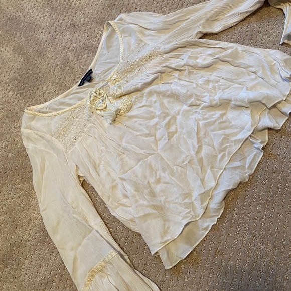 Cream/off white top with pretty details - Picture 3 of 5